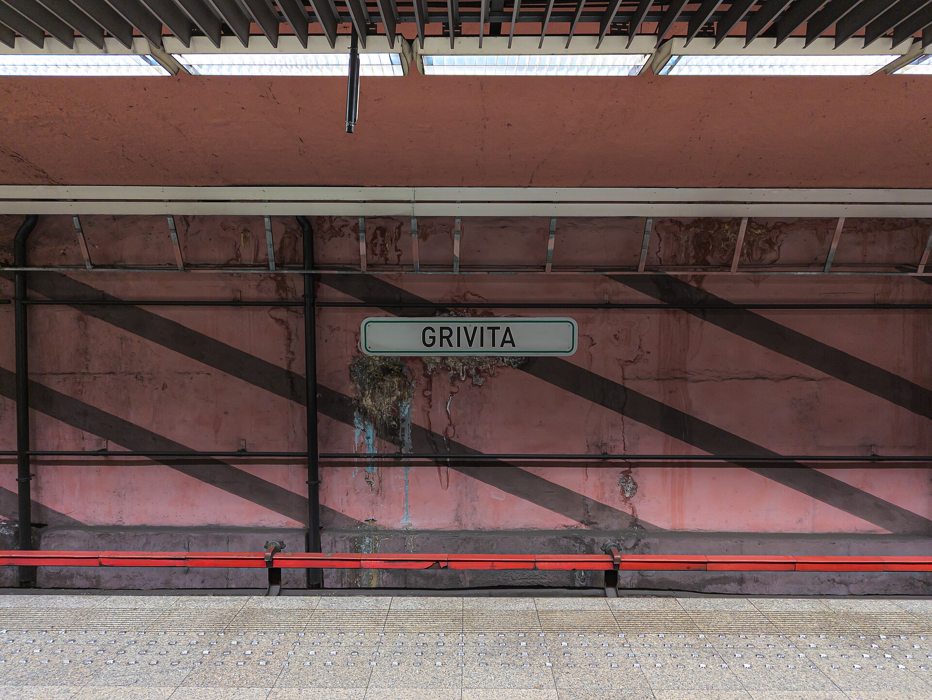 Bucharest metro station platform